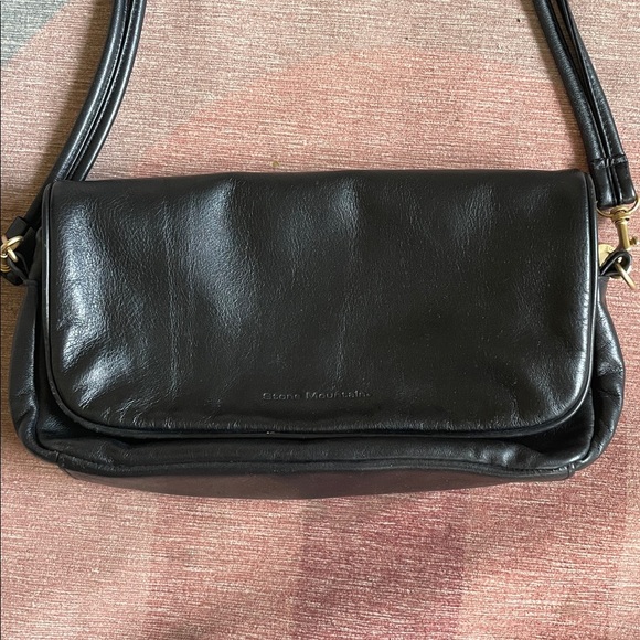 Stone Mountain Elegant Black Leather Shoulder Bag - Picture 3 of 9
